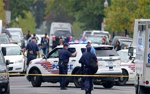 La policía inspecciona el lugar del tiroteo Un policía muerto y otros seis heridos en un tiroteo en EEUU